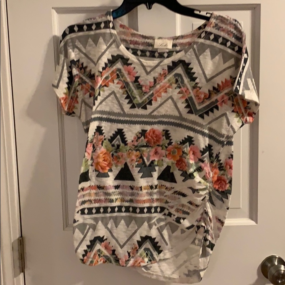 Juniors top. Size large.